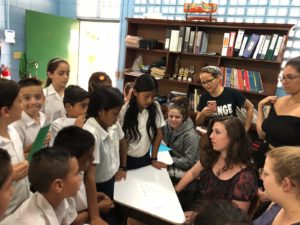 Environmental Studies students teaching at Quizarrá
